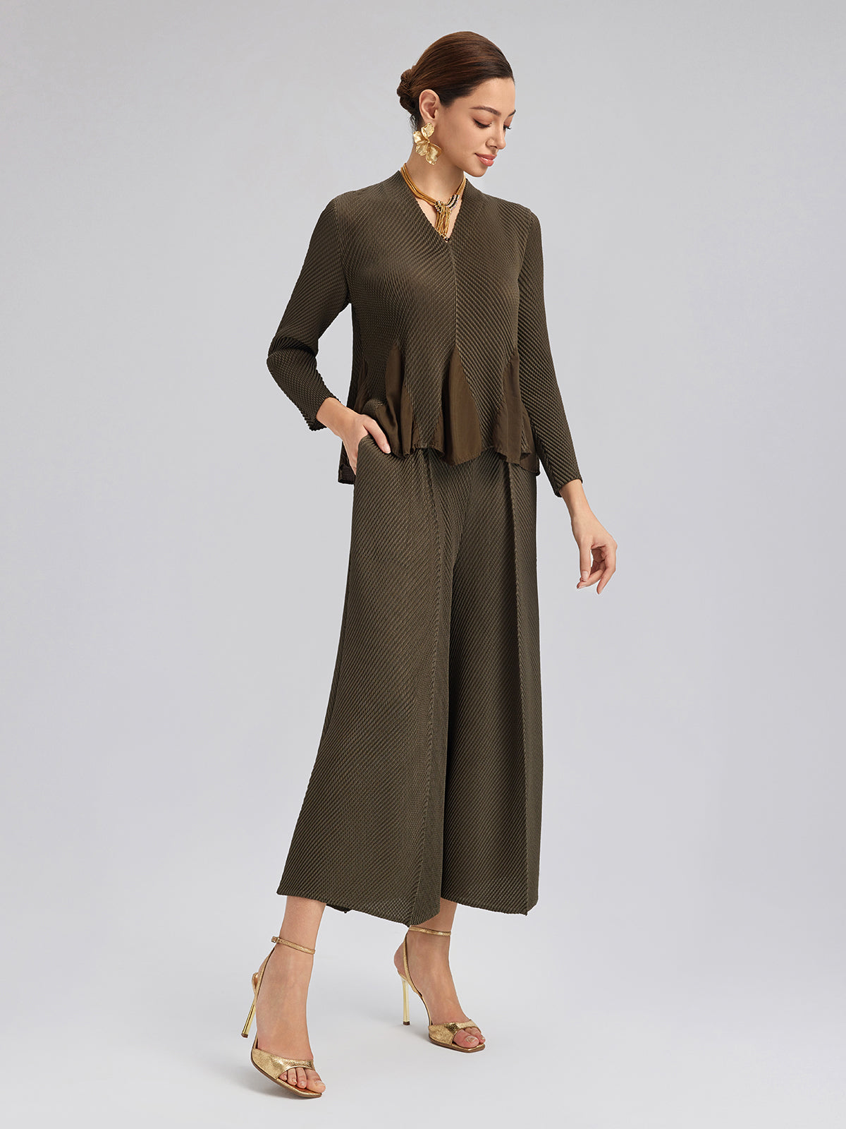 Final Sale | Floral Bud-Edge Textured V-Neck Top