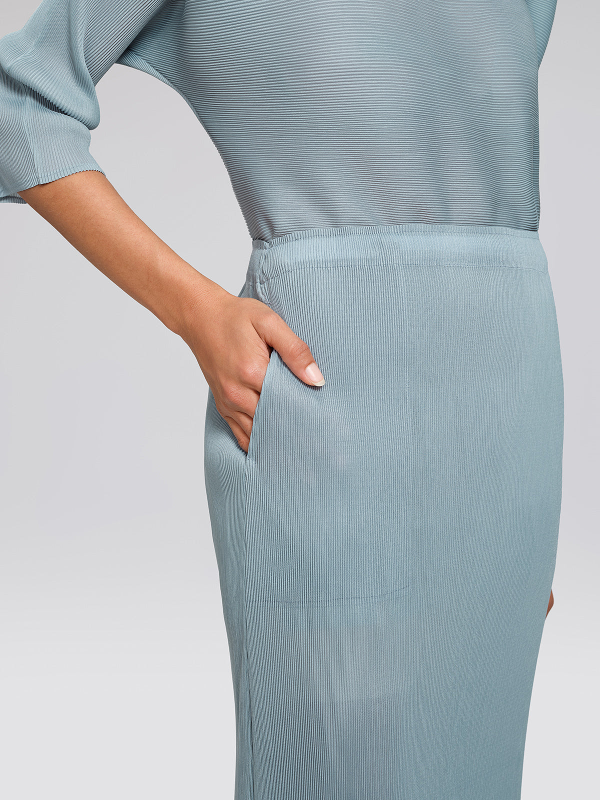Pleated Textured Scallop-Trimmed Set