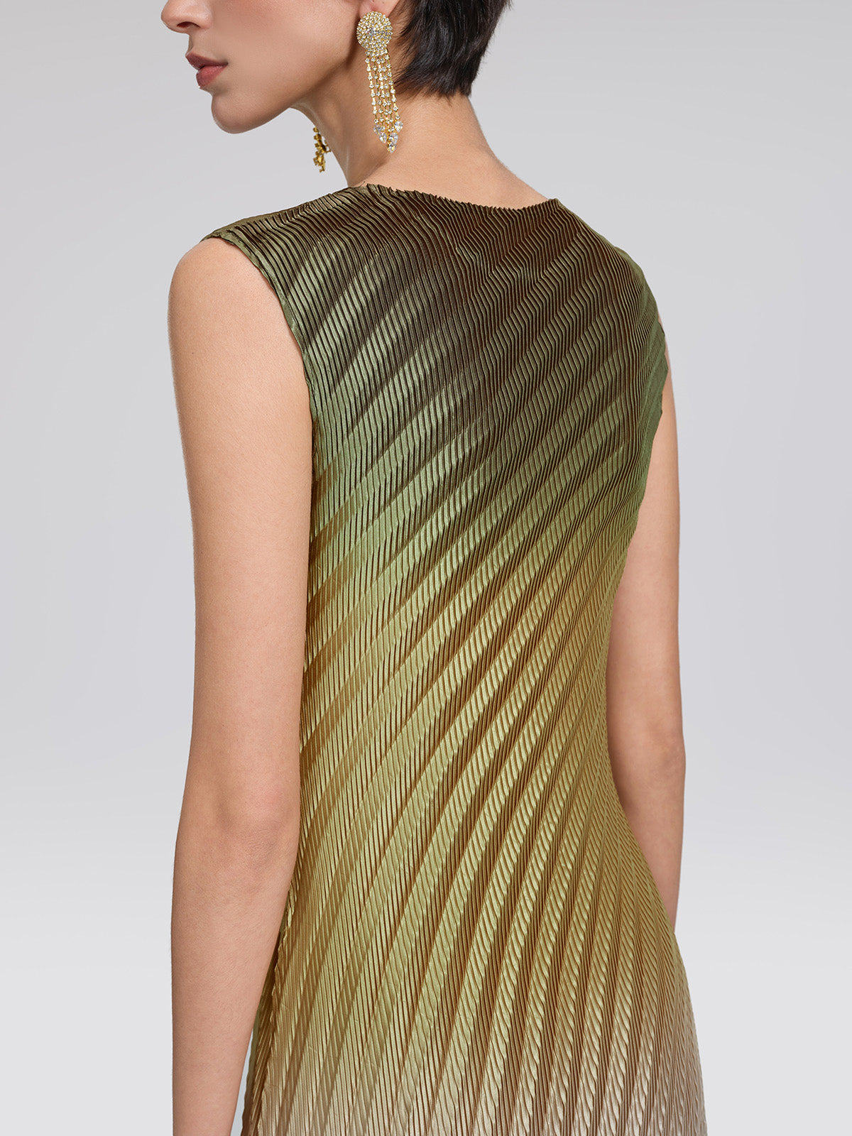 Sleeveless Ombre Pleated Stretch Dress