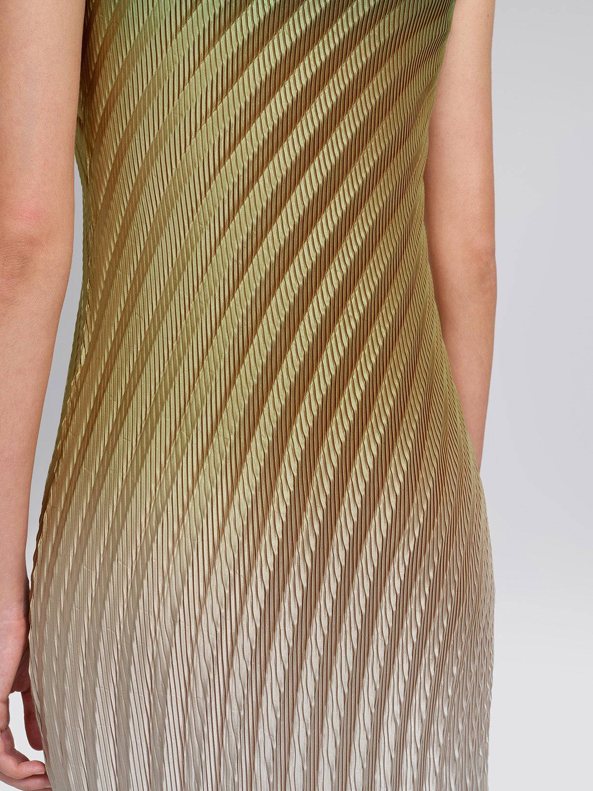 Sleeveless Ombre Pleated Stretch Dress